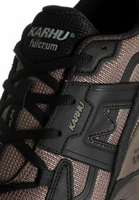 Karhu Chaussures de running sur route - nero