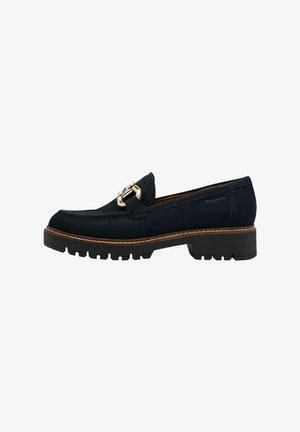 Navyblaue Lederloafer mit einem goldenen Schnallenakzent, runder Zehenform und strukturiertem Gummisohle mit Rillen für besseren Halt.