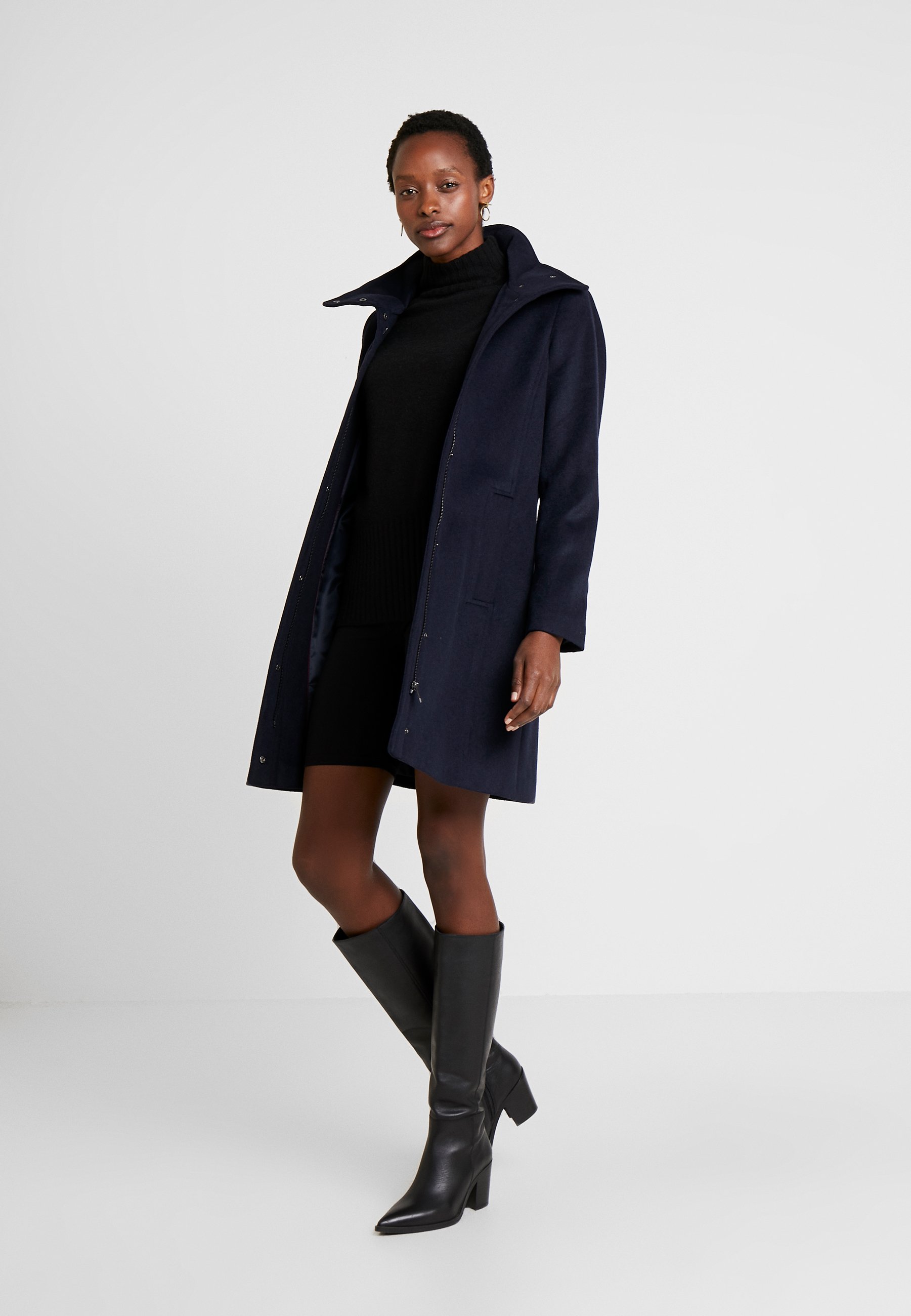 Esprit Collection FEMININE COAT Kort kåpe frakk navy b.young BYCIRLA COAT Kåpe frakk peacoat Zalando.no