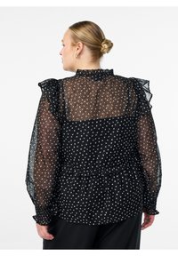 Sort semi-gennemsigtig bluse med paletter, flæse-skulderpartier og ærmer med manchetter. Har høj hals og samlet talje-detalje.