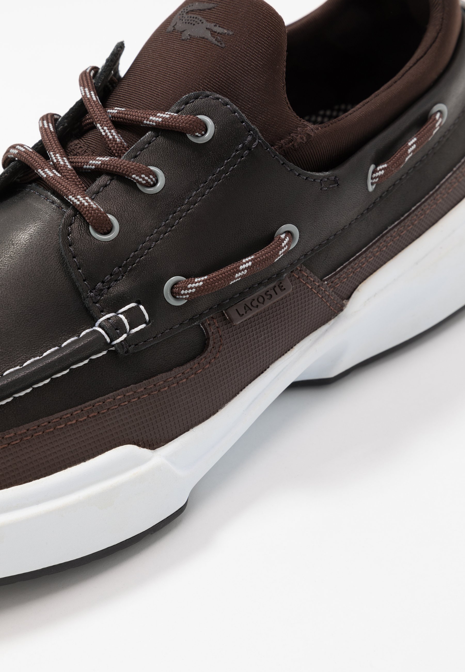 chaussure sport lacoste