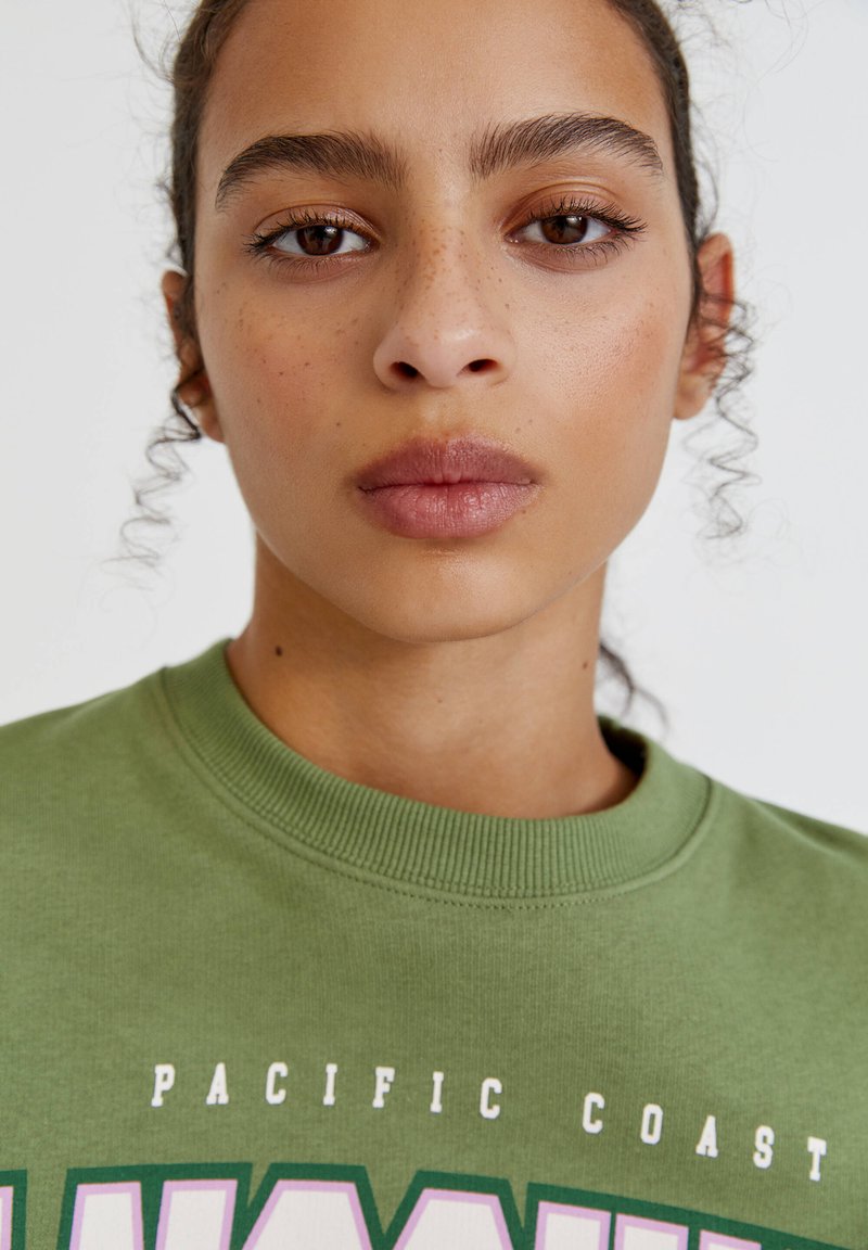 Damen Sweatshirts | PULL&BEAR CONTRAST VARSITY Sweatshirt green/grün - CG91326 Damen Sweatshirts | PULL&BEAR CONTRAST VARSITY Sweatshirt green/grün - CG91326