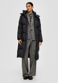 s.Oliver BLACK LABEL MIT STEPPUNG - Sulemantel - dunkelgrau