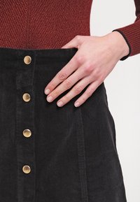 Topshop Áčková sukně - black
