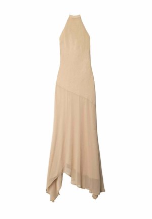 Vestido beige sin mangas con cuello alto. Tela suave y fluida, con dobladillo asimétrico. Textura suave con un sutil brillo.