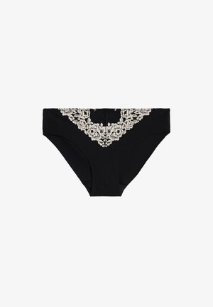 Sous-vêtements noirs avec des détails en dentelle au niveau de la taille. Fabriqués dans un tissu lisse et extensible, ils adoptent une coupe classique de slip.