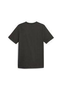 Czarna bawełniana koszulka z krótkim rękawem i okrągłym dekoltem. Posiada mały czerwony akcent na jednym rękawie. Prosta i gładka tekstura.