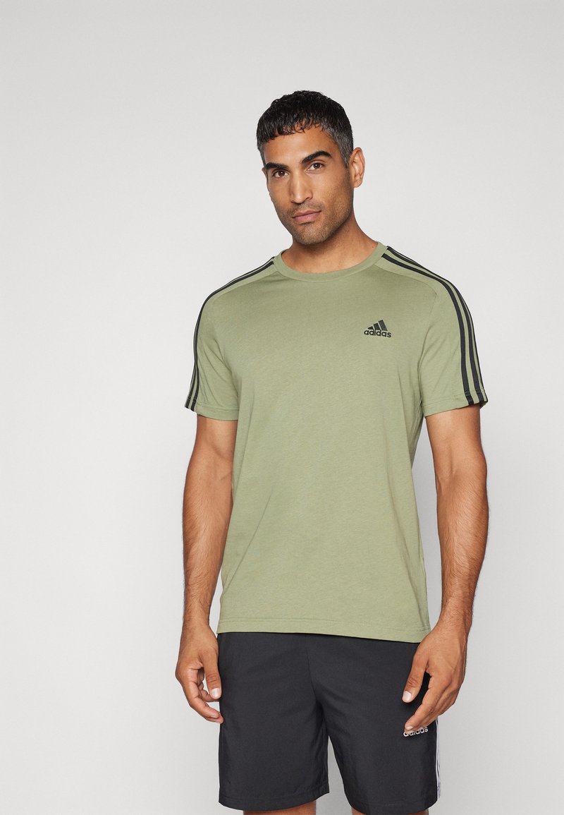 adidas Sportswear ESSENTIALS SINGLE 3-STRIPES - Apdrukāts T-krekls - tent green