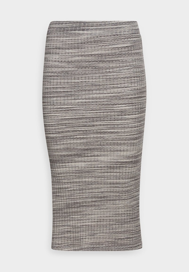 Jupe crayon en tricot gris avec des rayures horizontales texturées et une silhouette ajustée, d'une longueur mi-mollet.