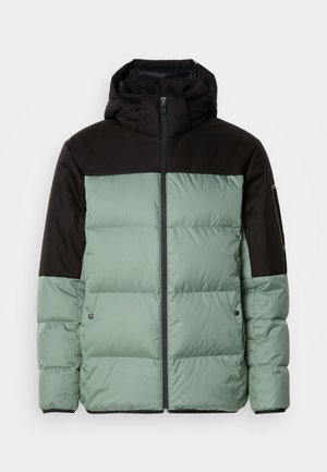 Gevoerde jas met een mintgroene ondersectie en een zwarte bovensectie. Heeft een hoge kraag, ritssluiting en zijzakken.