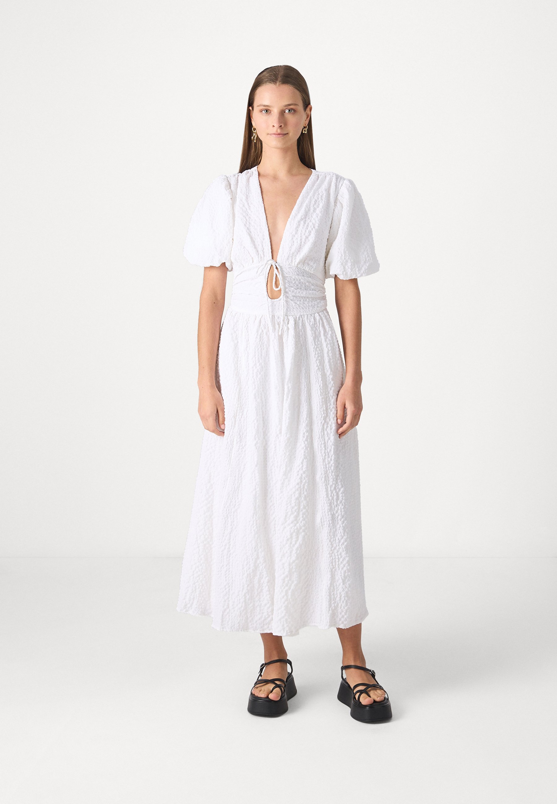 Abercrombie & Fitch PUFF SLEEVE PLUNGE FLOWY - Maxi dress - brilliant white/ white - Zalando.co.uk