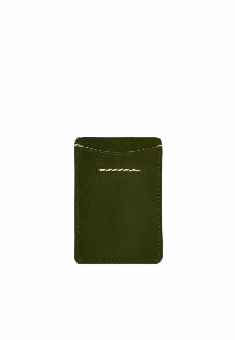 Portafoglio in pelle verde con una texture liscia, design verticale e una leggera curvatura nella parte superiore. Presenta dettagli di cucitura bianchi.