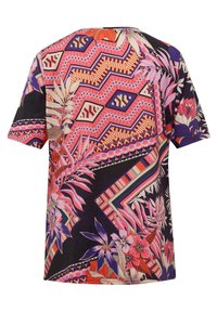 Korte mouwen t-shirt met een levendig bloemenpatroon en geometrische vormen in roze, paars en crèmekleurig, gemaakt van zachte stof met een relaxte pasvorm.