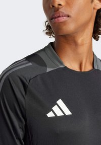 adidas Performance TIRO 24 COMPETITION - Potiskana majica - black team dark grey