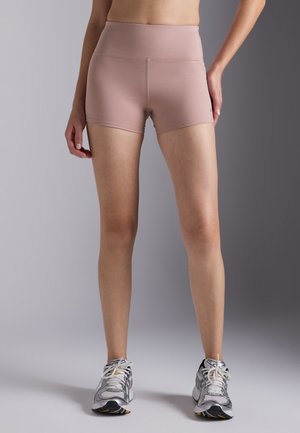 Høyt midje, lyse rosa treningsshorts laget av stretchy materiale, med en glatt tekstur og en tettsittende design for fleksibilitet.