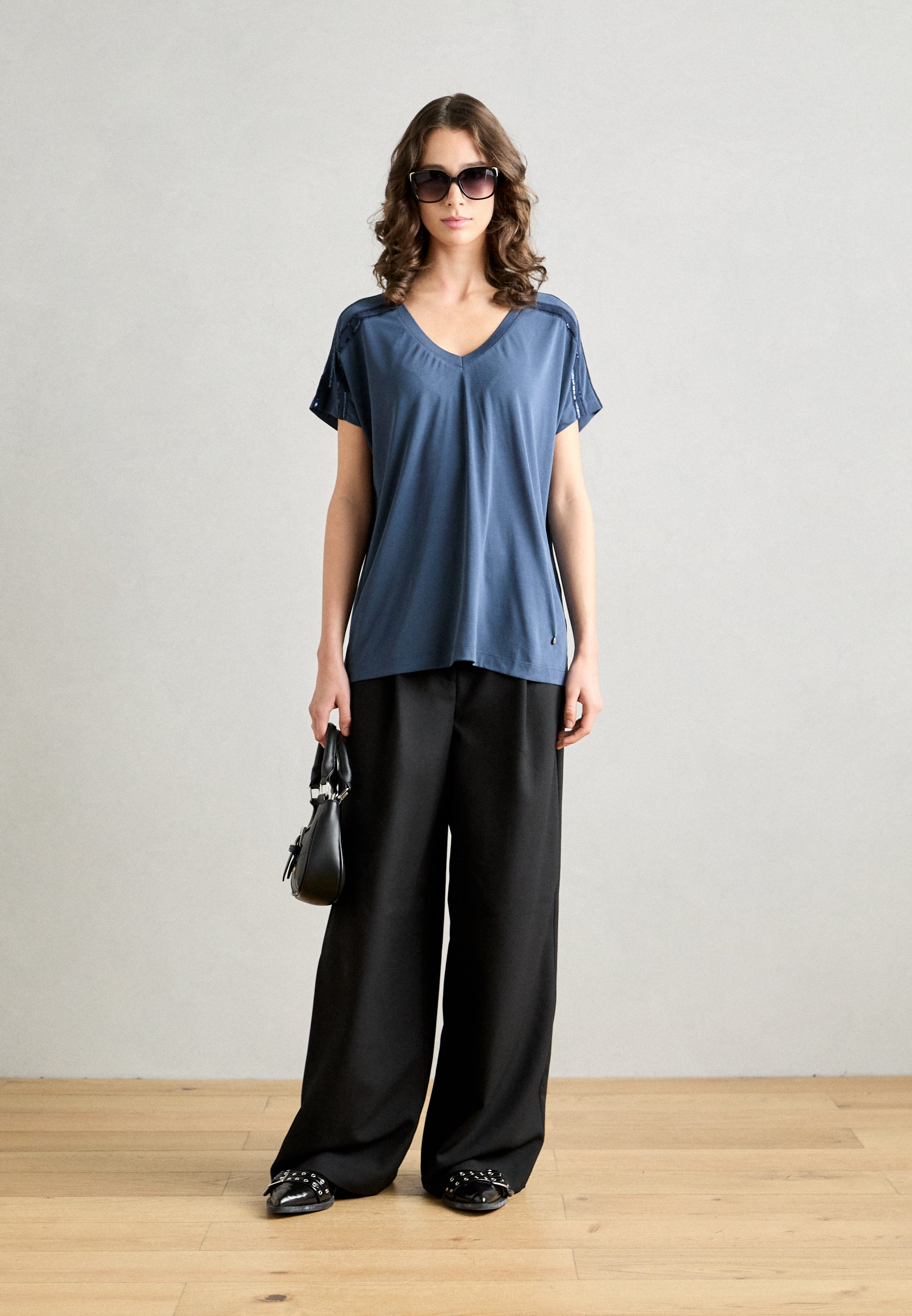 売れ筋商品|||モス モッシュ Tシャツ レディース トップス V NECK SEQUIN TEE - Print T-shirt - spellbound モス モッシュ レディース Tシャツ トップス V NECK SEQUIN TEE