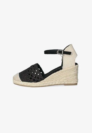 Zapato de esparto trenzado negro con correa al tobillo, tejido texturizado, parte trasera a cuadros beige y suela de cuña de yute.