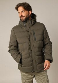 Niet geselecteerd, Military