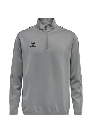 Pullover sportivo grigio a maniche lunghe con collo con zip fino a un quarto e logo hummel nero sul petto sinistro su sfondo bianco.
