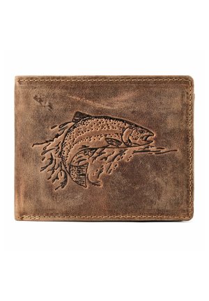 Cartera de cuero marrón con diseño en relieve de un pez saltando y salpicaduras de agua en la cubierta frontal.