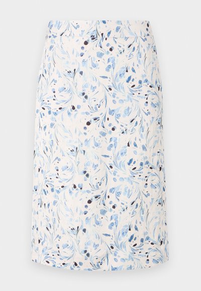 Ziedu raksts svārki ar gaišu fonu, kurā attēloti zili strūklas un tumši akcenti, izgatavoti no elpojoša auduma, ceļgala garuma dizains.