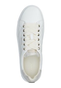 Baskets blanches avec tige synthétique texturée, lacets plats et accents dorés. Dotées d'un bout rond et d'un intérieur rembourré pour le confort.