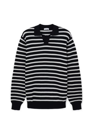 Pull rayé noir et blanc avec un col, des poignets et un ourlet côtelés. Présente un design en v et un tissu doux et texturé.