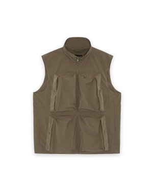 Ärmellose, olivgrüne Utility-Weste mit einem Frontreißverschluss und vier großen, mit Reißverschluss und Druckknopf verschließbaren Taschen an Brust und Taille.