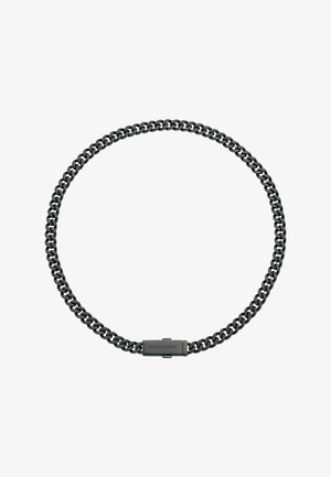 Zwarte metalen ketting met schakels die in elkaar grijpen en een rechthoekige sluiting met geperst merklogo. Soepele textuur en strak ontwerp.