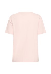 Tricou roz deschis cu mâneci scurte și decolteu rotund, văzut din spate, cu material simplu, fără imprimeu și cusături curate.