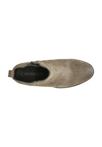 Bota de tobillo de ante marrón con una textura suave, puntera afinada y cremallera lateral para el cierre. Presenta una pequeña lengüeta en el talón.