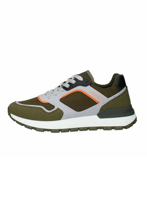 Sneaker verde e grigio con accenti arancioni a contrasto, superiore in tessuto testurizzato, collo imbottito e suola bianca con battistrada verde.