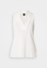 Λευκό αμάνικο τοπ με σχεδιασμό V-λαιμού, που διαθέτει διπλωμένο γιακά και λεία, ελαφρώς γυαλιστερή υφή. Ιδανικό για στρώσεις.
