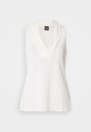 Witte mouwloze top met een V-halsontwerp, voorzien van een gedrapeerde kraag en een gladde, licht glanzende textuur. Ideaal om te combineren in lagen.