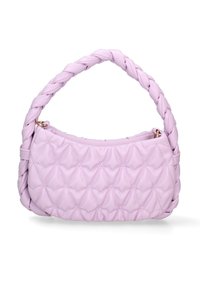Gequilted, lila nepleer handtas met een gevlochten handvat en subtiel ruitpatroon; voorzien van een rits bovenkant en zijzak.