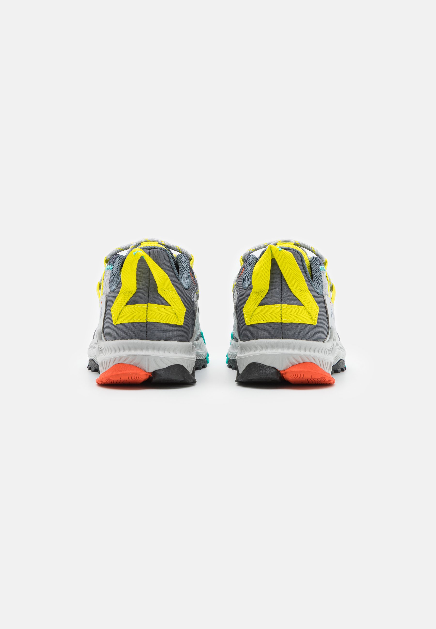 new balance trail shando trainers in black and aqua