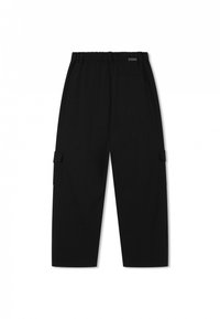 Schwarze Cargo-Hosen mit einem elastischen Bund, zwei seitlichen Taschen und einer Gesäßtasche. Hergestellt aus einem glatten, leichten Material.