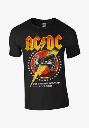 Camiseta de algodón negra con el logotipo de AC/DC en amarillo, un gráfico de un cañón, fondo circular rojo y estrellas blancas con el texto "POR AQUELLOS QUE ESTÁN A PUNTO DE ROCKEAR."