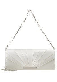 Pochette en satin blanc avec un design plissé, chaîne argentée et accent métallique rectangulaire à l'avant.