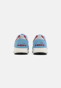 Diadora N902 UNISEX - Trainers - oyster gray/dusk blue