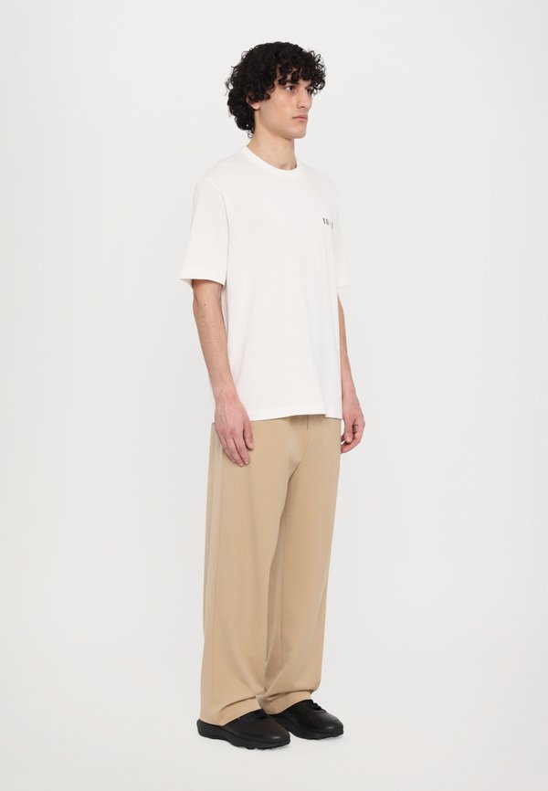 STRIPE - Basic T-shirt4