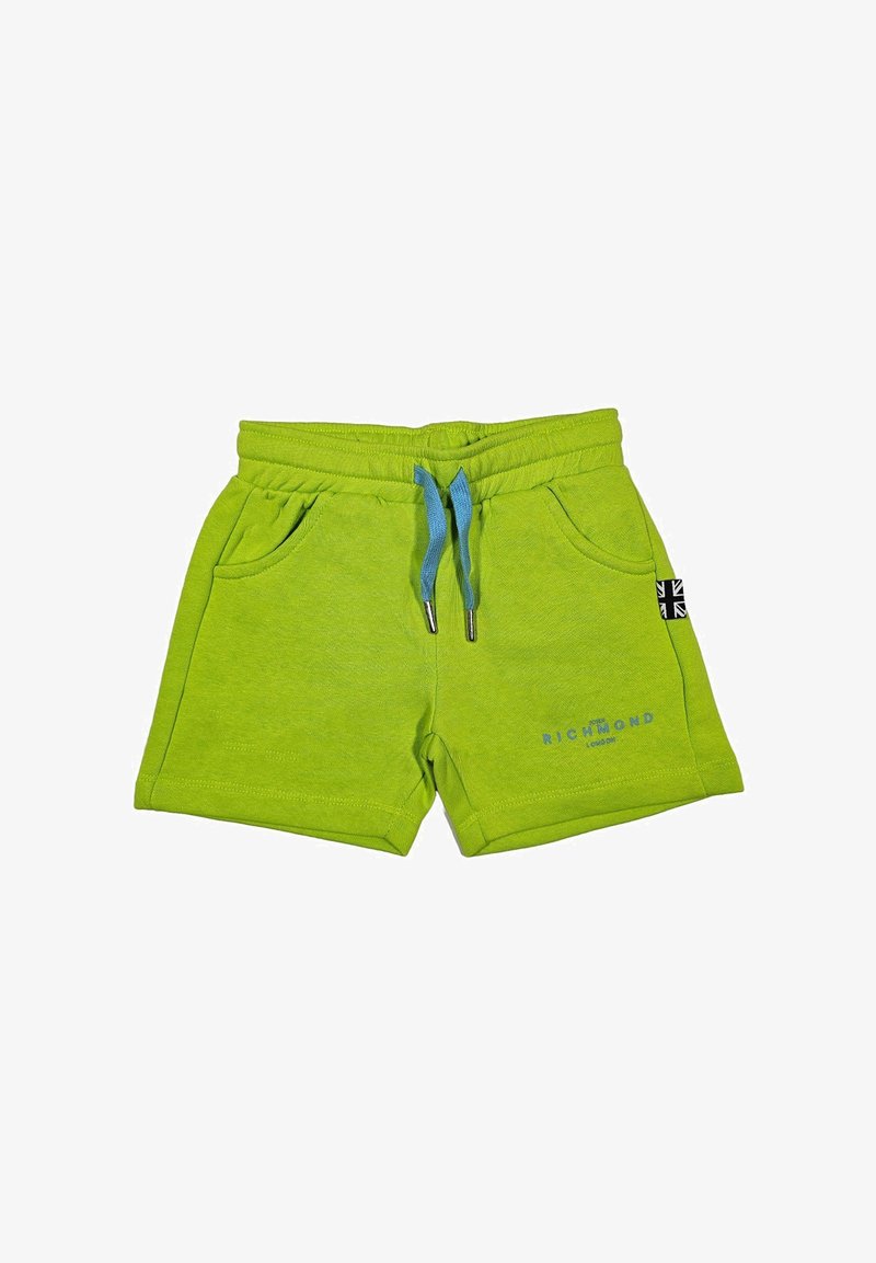 Shorts verdi in cotone con vita elastica, cordoncino blu, tasche laterali e logo stampato sulla gamba sinistra.
