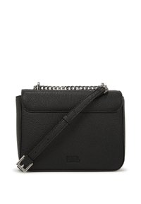 Borsa a tracolla in pelle nera con superficie testurizzata. Caratterizzata da una tracolla a catena, chiusura a patta e logo in rilievo. Forma rettangolare compatta.