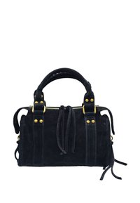 Sac à main en daim noir avec quincaillerie dorée, poignées doubles et franges latérales. Il dispose d'une fermeture éclair et d'une forme rectangulaire structurée.