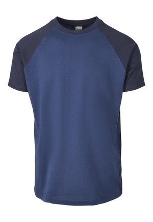 Marinblå t-shirt med korta ärmar, med en kontrasterande mörkare marinblå raglan-design. Tillverkad av mjukt, andningsbart tyg med en slät yta.