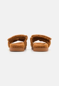 Steve Madden MISSILE-F - Papuče - camel