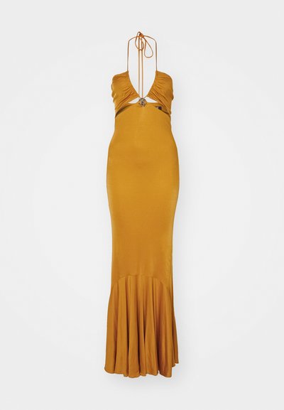 Robe à col halter de couleur jaune moutarde, en satin lisse. Corsage ajusté avec détail découpé, jupe fluide à ourlet évasé et plis.