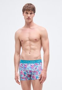 Boxershorts mit einem türkisfarbenen Bund, versehen mit einem floralen Muster aus pinken und violetten Blumen auf hellblauem Hintergrund. Glatte Stoffstruktur.