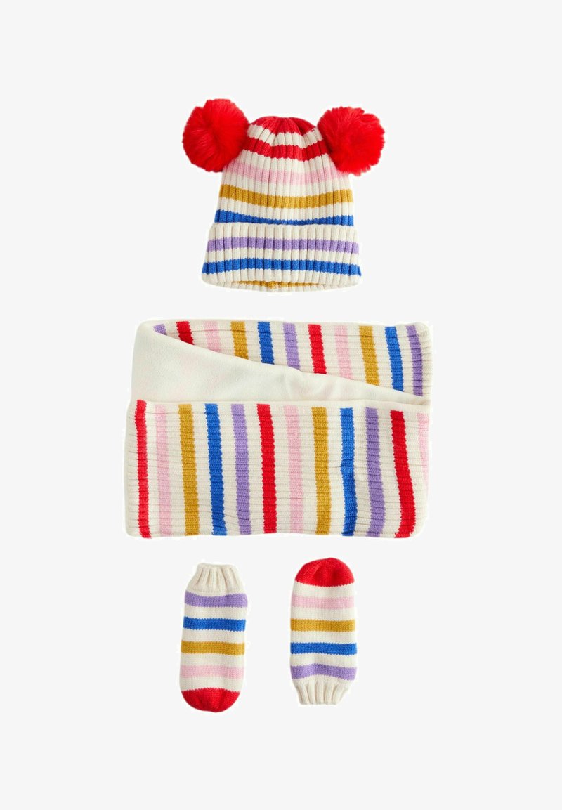 Strikket vinterhat med røde pomponer, multicolore striber; matchende tørklæde med vandrette striber; par af stribede strikkede vanter.
