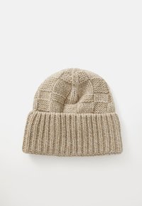 Cappello beanie lavorato a maglia in beige con un design a coste texturizzato e un risvolto. Realizzato in morbido misto lana con un motivo sottile sulla parte superiore.